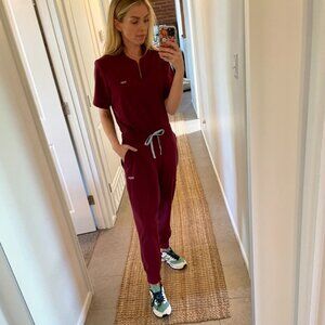 Lago Scrub Set (similar to FIGS) -- BURGUNDY (L/XL)